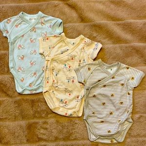 UNIQLO Short Sleeve Onesie Front Opening 3 to 6 Months